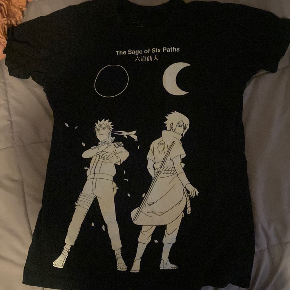 i am selling a naruto shirt in blck size medium only worn once